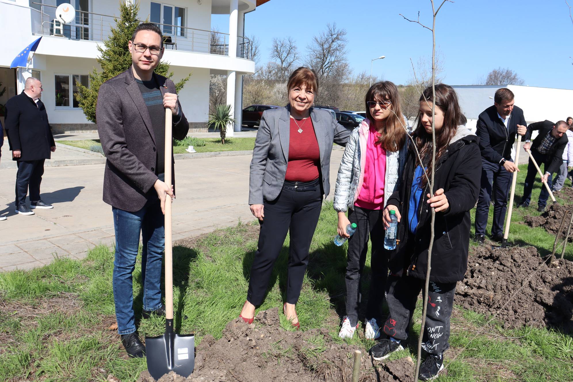 В Деня на водата хасковски ученици засадиха дръвчета